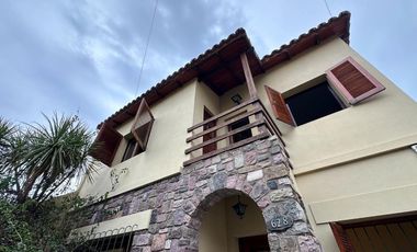 VENTA CASA C/COCHERA ZONA PARQUE SAN MARTIN