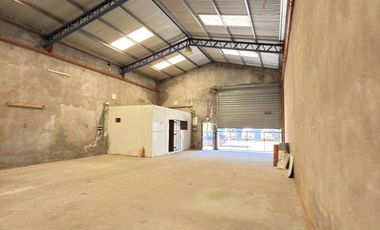Galpón en alquiler de 280m2 ubicado en Barrio El Martillo