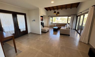 ALQUILER CASA B° PRIVADO CLUB CAMPO ROCA