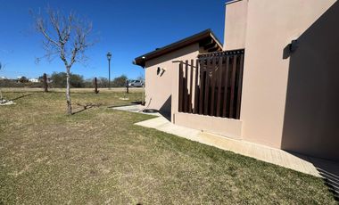ALQUILER CASA B° PRIVADO CLUB CAMPO ROCA