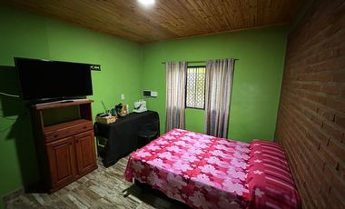 VENTA CASA LOS ALISOS 2 DORM+MONOAMBIENTE C/PILETA