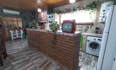 VENTA CASA LOS ALISOS 2 DORM+MONOAMBIENTE C/PILETA