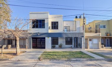 VENTA Casa 4 dorm. patio c/pileta y cochera