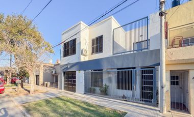 VENTA Casa 4 dorm. patio c/pileta y cochera