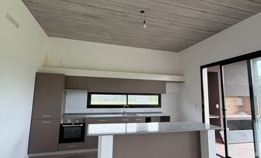 CASA EN VENTA A ESTRENAR LA FEDERALA, LOBOS