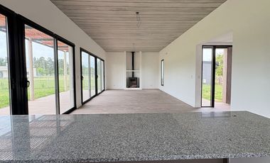 CASA EN VENTA A ESTRENAR LA FEDERALA, LOBOS