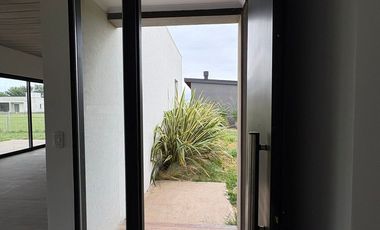 CASA EN VENTA A ESTRENAR LA FEDERALA, LOBOS