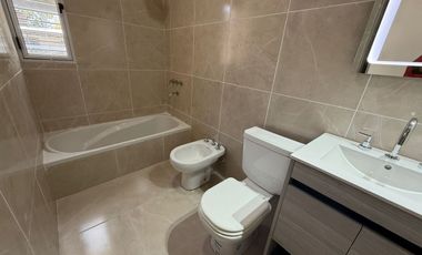 CASA DE 3 HABITACIONES, 2 BAÑOS. CAPITAL