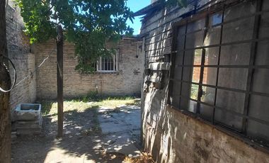 CASA CON FONDO Y LOCAL AL FRENTE GLEW CENTRO