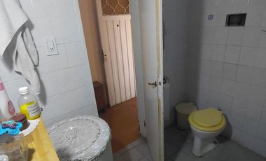 CASA CON FONDO Y LOCAL AL FRENTE GLEW CENTRO