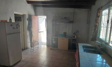 CASA CON FONDO Y LOCAL AL FRENTE GLEW CENTRO