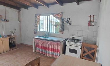 CASA CON FONDO Y LOCAL AL FRENTE GLEW CENTRO