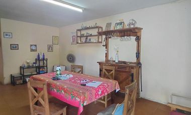 CASA CON FONDO Y LOCAL AL FRENTE GLEW CENTRO