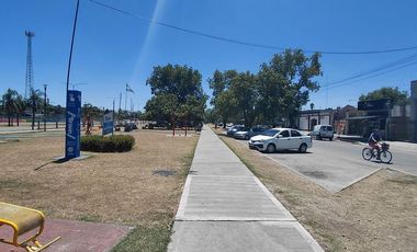 CASA CON FONDO Y LOCAL AL FRENTE GLEW CENTRO