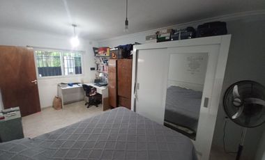 VENTA CASA CON COCHERA Y PILETA - RECREO-