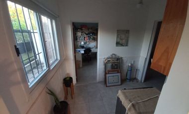 VENTA CASA CON COCHERA Y PILETA - RECREO-