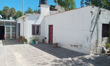 ALQUILER CASA Y SALONES MÁS SALON COMERCIAL.