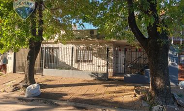 Venta casa 7 amb en con jardin en Villa Adelina