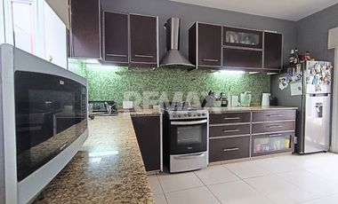 CASA DE 3 DORMITORIOS AMUEBLADA EN ALQUILER
