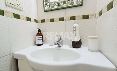 CASA DE 3 DORMITORIOS AMUEBLADA EN ALQUILER
