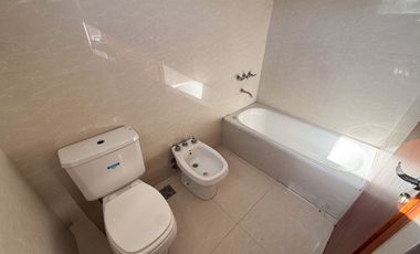 VENTA DUPLEX DOS DORMITORIOS CON PARQUE, CITY BELL