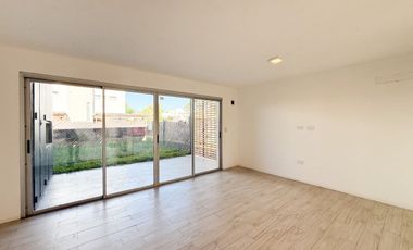 VENTA DUPLEX DOS DORMITORIOS CON PARQUE, CITY BELL