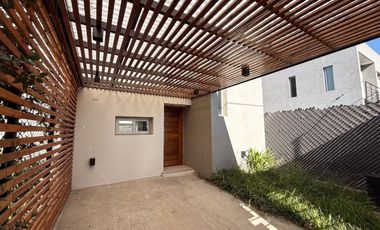 VENTA DUPLEX DOS DORMITORIOS CON PARQUE, CITY BELL