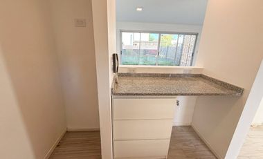 VENTA DUPLEX DOS DORMITORIOS CON PARQUE, CITY BELL
