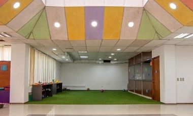 Local Comercial en Arriendo en San Isidro/ Av Santa Rosa