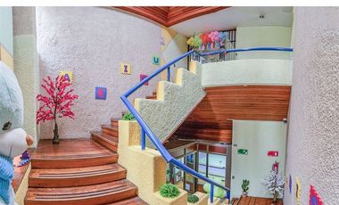 Local Comercial en Arriendo en San Isidro/ Av Santa Rosa