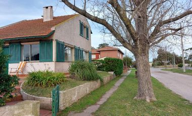 Venta casa en Alfar 4 ambientes garage y parque