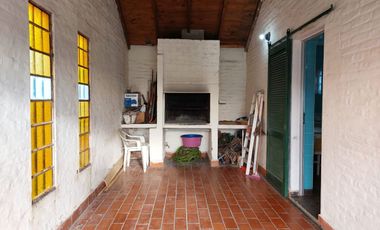 Venta casa en Alfar 4 ambientes garage y parque