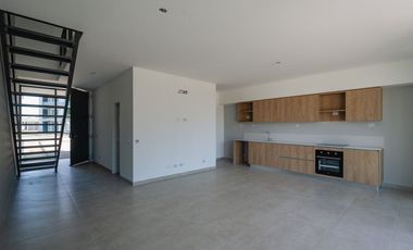 TOWNHOUSE EN ALQUILER EN LUCIÉRNAGAS 5 AMBIENTES