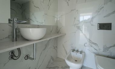TOWNHOUSE EN ALQUILER EN LUCIÉRNAGAS 5 AMBIENTES