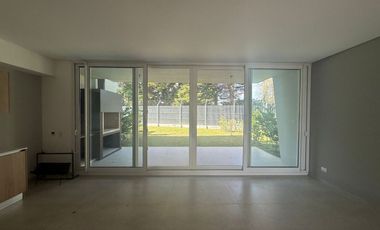 TOWNHOUSE EN ALQUILER EN LUCIÉRNAGAS 5 AMBIENTES
