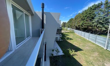 TOWNHOUSE EN ALQUILER EN LUCIÉRNAGAS 5 AMBIENTES