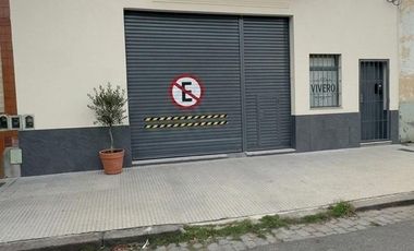 Casa con local a la calle
