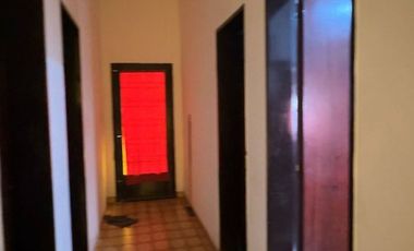 Casa con local a la calle