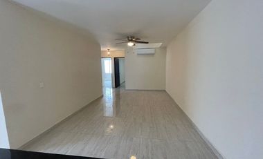 Cómoda casa 1 planta en renta! Cumbres 3 sec.