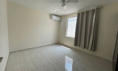 Cómoda casa 1 planta en renta! Cumbres 3 sec.