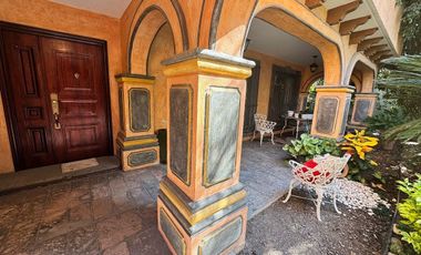 Residencia de Estilo Colonial Contemporáneo en Carretas, Querétaro | Amplia, con