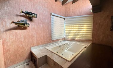 Residencia de Estilo Colonial Contemporáneo en Carretas, Querétaro | Amplia, con