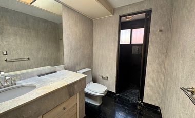 Residencia de Estilo Colonial Contemporáneo en Carretas, Querétaro | Amplia, con