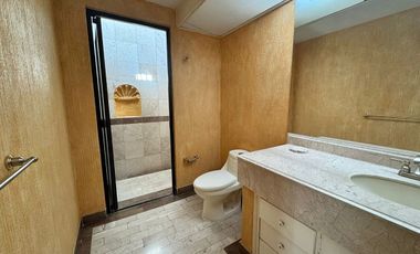 Residencia de Estilo Colonial Contemporáneo en Carretas, Querétaro | Amplia, con