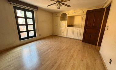 Residencia de Estilo Colonial Contemporáneo en Carretas, Querétaro | Amplia, con
