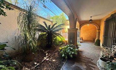 Residencia de Estilo Colonial Contemporáneo en Carretas, Querétaro | Amplia, con