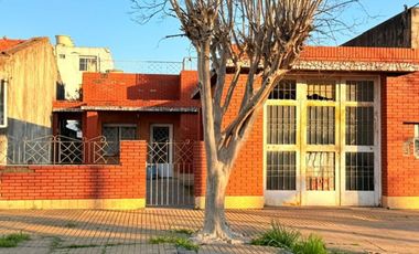 CASA 4 AMB EN VENTA ALDO BONZI TERRAZA COCHERA CUB