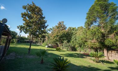 Casa Quinta 1.980mt2 con pileta y dos viviendas
