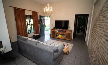 Casa Quinta 1.980mt2 con pileta y dos viviendas