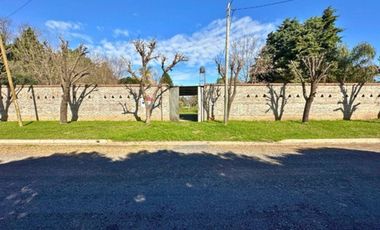 Casa Quinta 1.980mt2 con pileta y dos viviendas